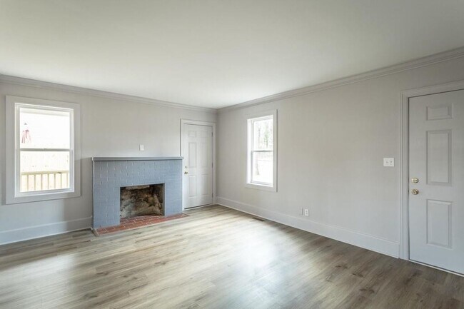 Building Photo - Newly Renovated 3BR/1BTH with Loft for Rent!