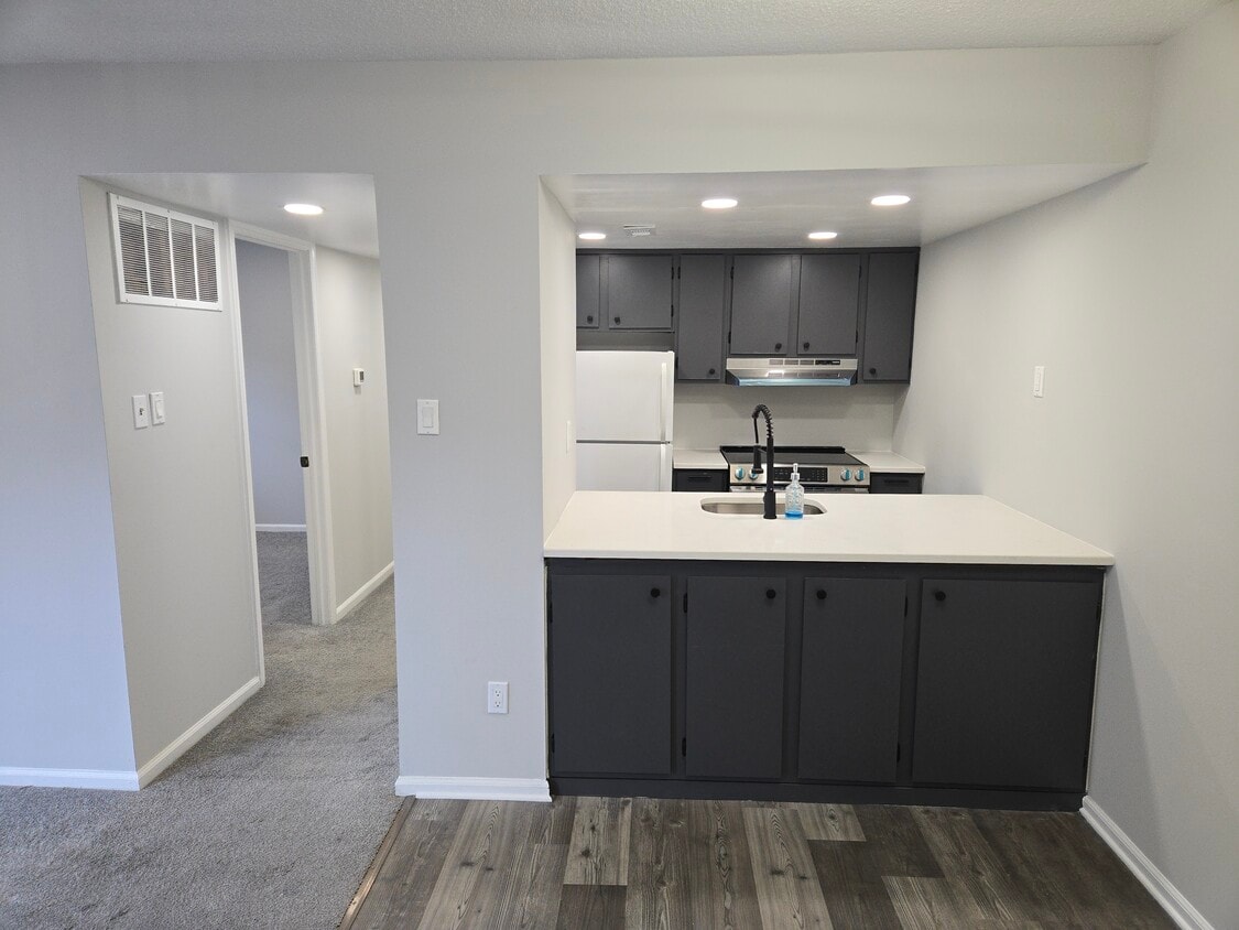 Primary Photo - 122 Berwick Pl