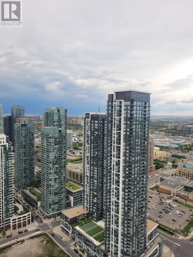 Photo du bâtiment - 448 Burnhamthorpe Rd W