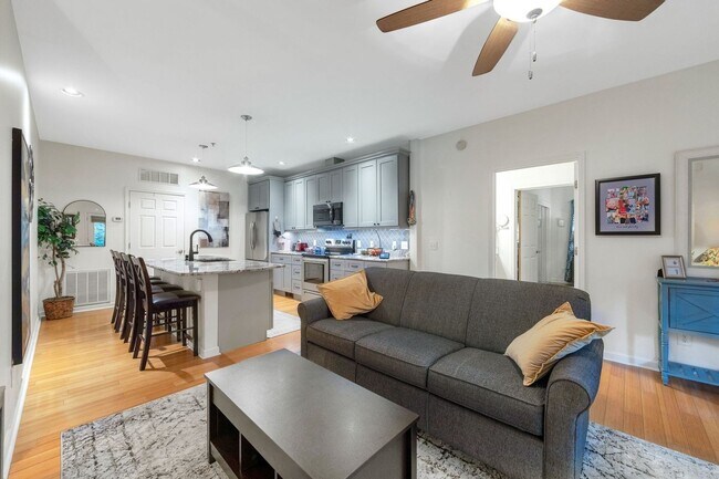 Foto del edificio - Charming 2BR Condo in Asheville