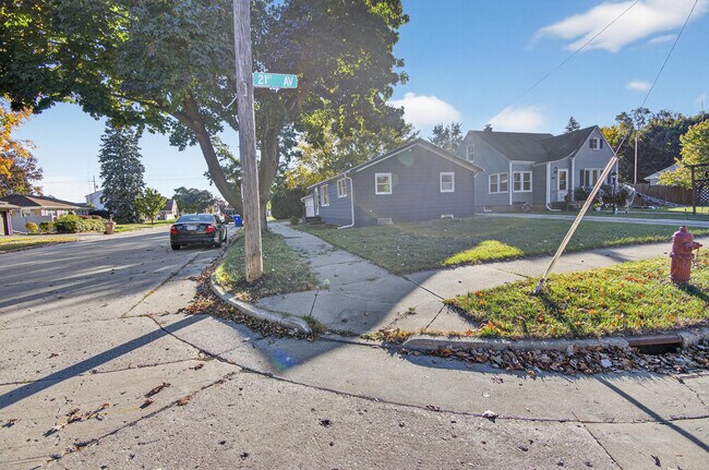 Building Photo - 3603 21st Ave