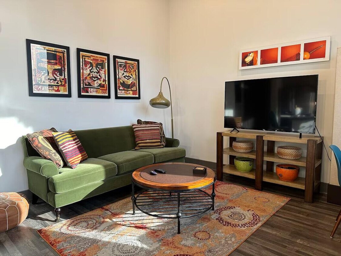 Foto principal - 1827 East Ave