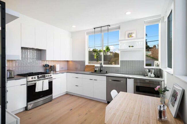 Foto del edificio - 4510 1st Ave NE