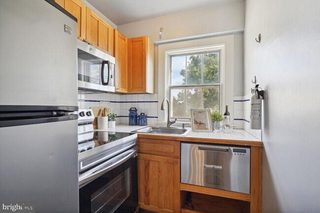 Foto del edificio - 3901 Cathedral Ave NW