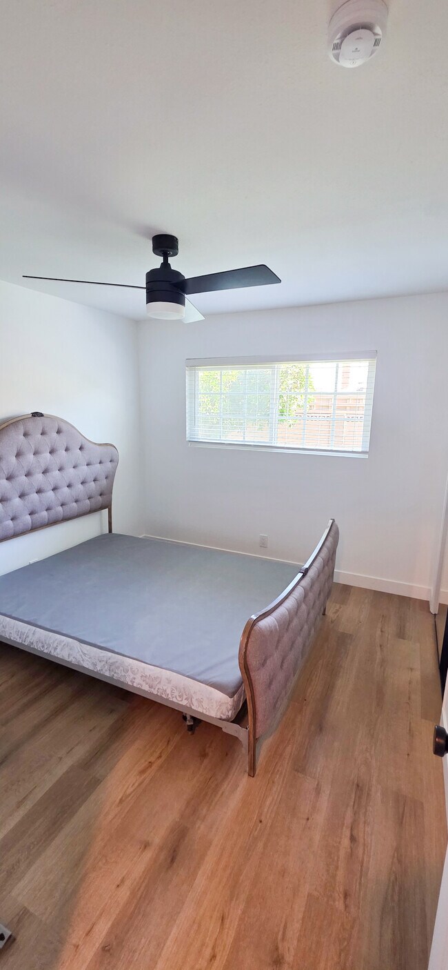 Foto del edificio - 1502 W Hemlock Way
