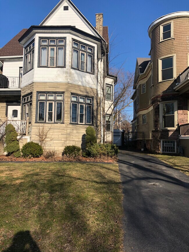 Foto del edificio - 581 Richmond Ave