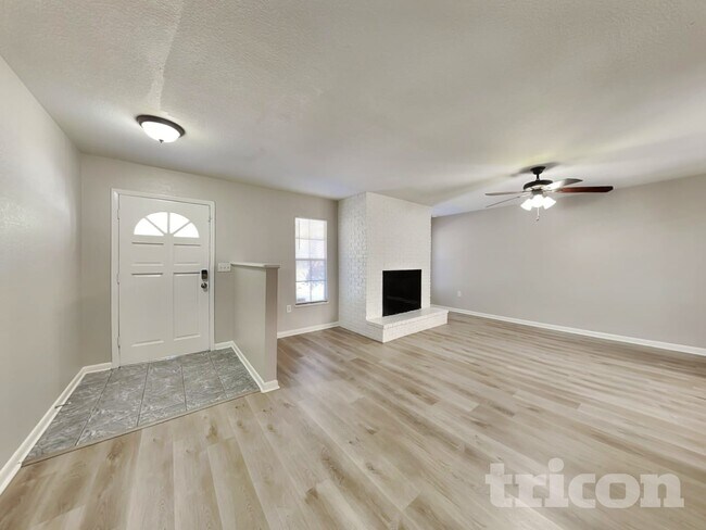 Foto del edificio - 3701 Sapphire Ln