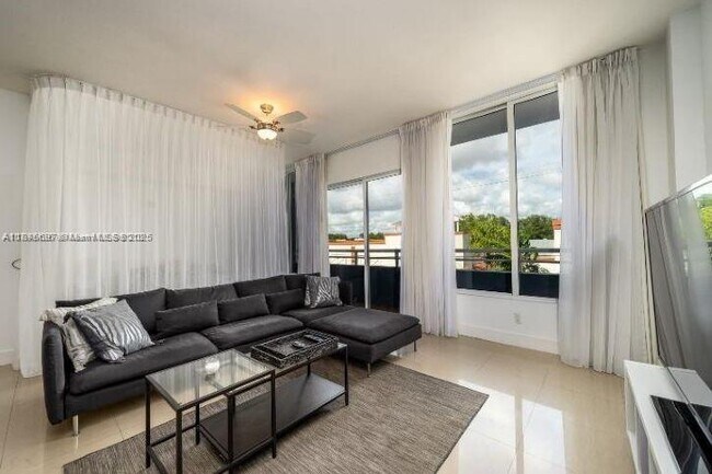 Foto del edificio - 3250 Grand Ave