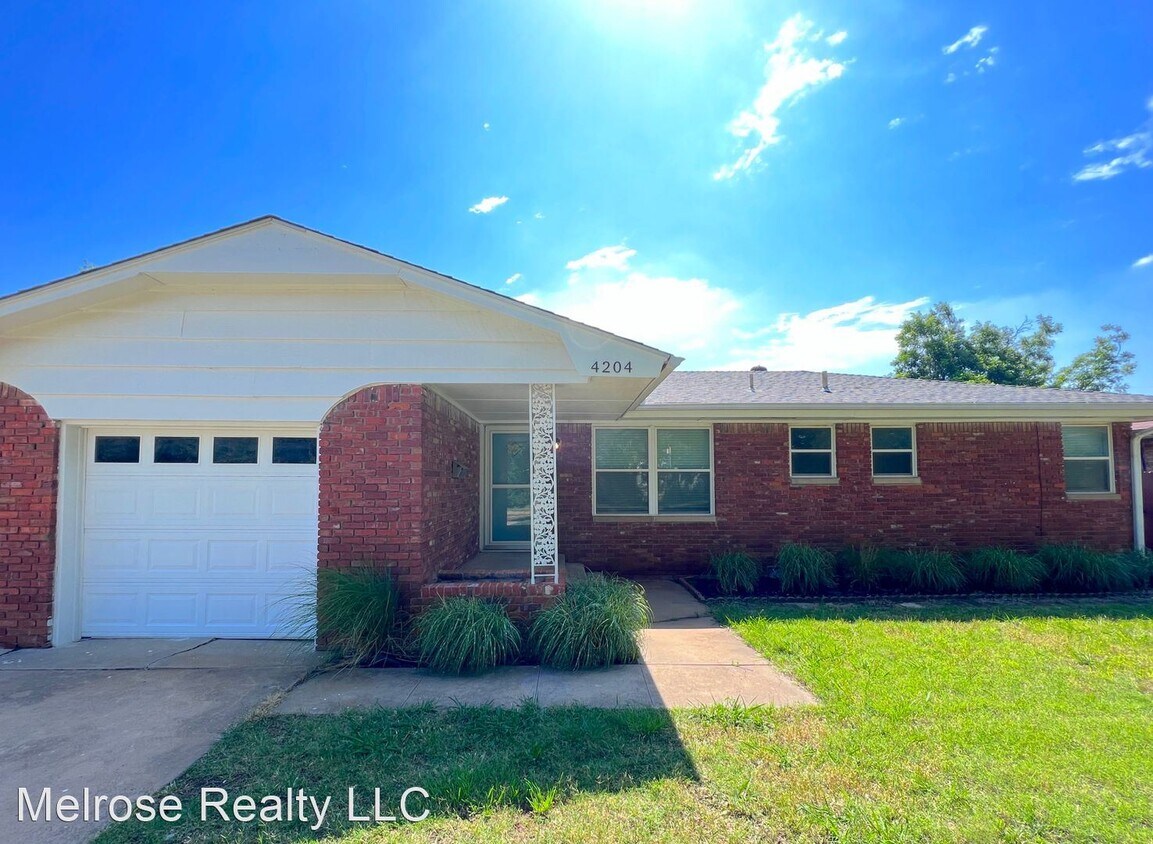 Foto principal - 3 br, 1.5 bath House - 4204 N Ann Arbor Ave