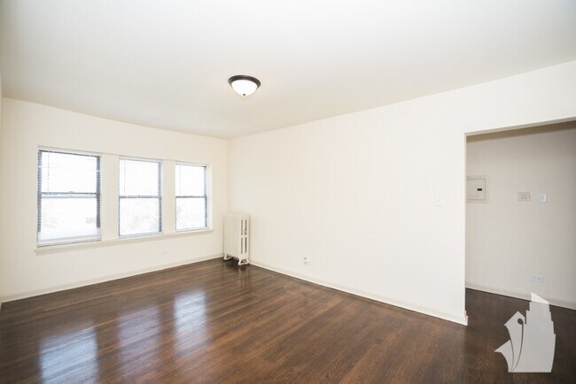 Building Photo - 5746 N Winthrop Ave