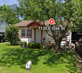 Building Photo - 1130 E Oak St