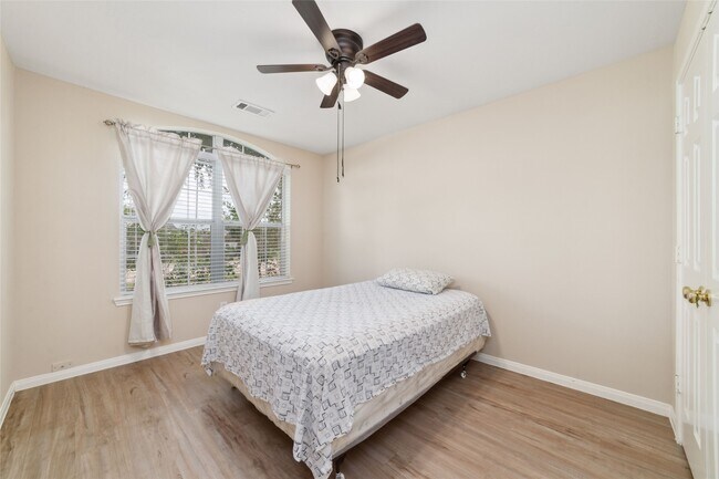 Building Photo - 8123 Solara Bend Ct