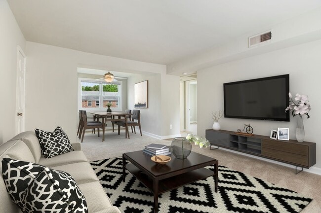 Interior Photo - Haven Columbia Pike