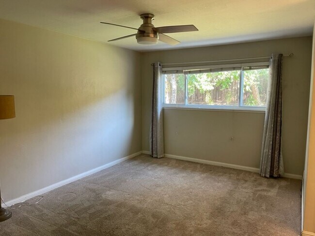 Building Photo - Great Shape Livermore Single Family Home n...