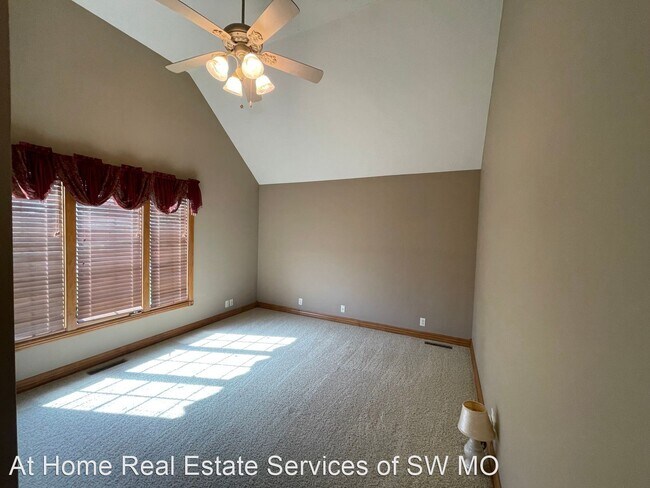 Foto del edificio - 4 br, 2.5 bath House - 5620 S Fremont Ave