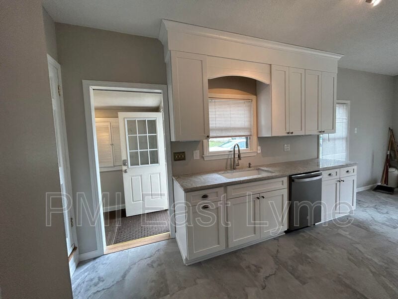 19 Henry St, New London, CT 06320 House Rental in New London, CT