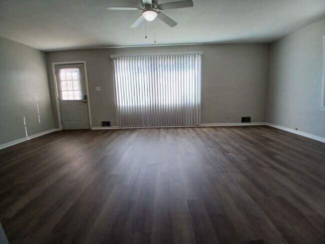 Building Photo - 3 Bedroom Home for Rent- Steps from Ball S...