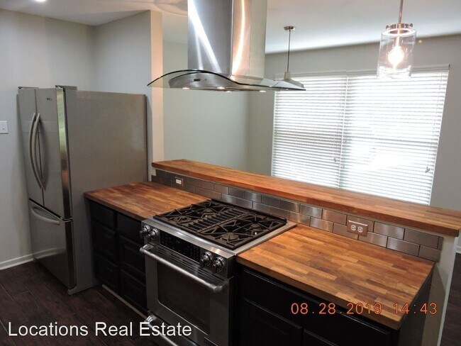 Building Photo - 3 br, 2 bath House - 691 Dentation