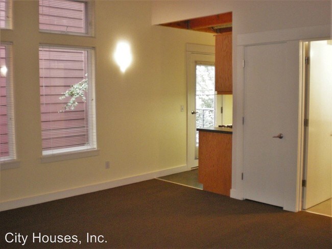 Building Photo - 2533 NW Thurman St
