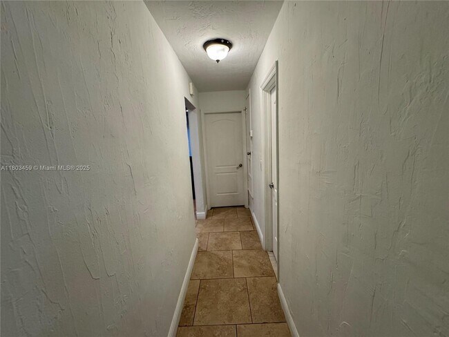Foto del edificio - 8540 NW 25th Ct