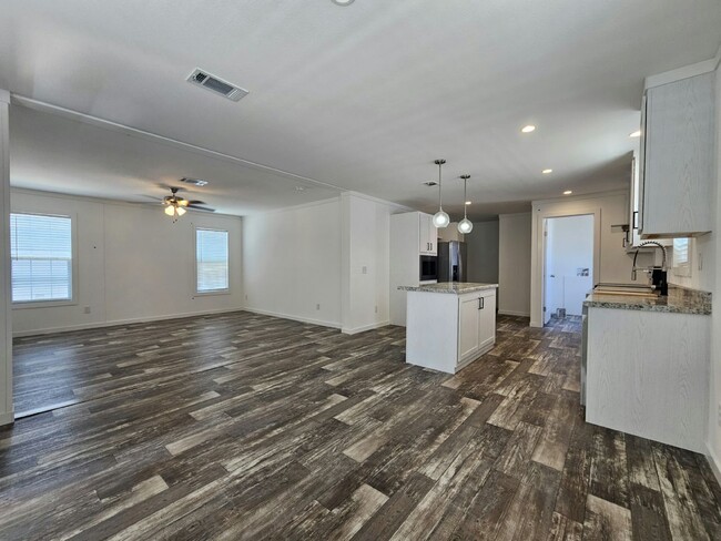Foto del edificio - 6681 Hidden Oaks Dr