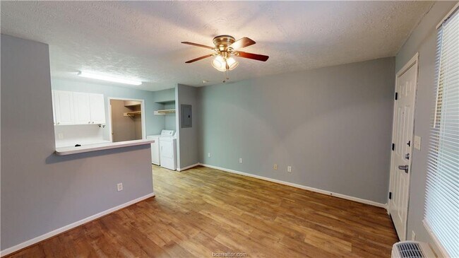 Building Photo - 409 Tauber St