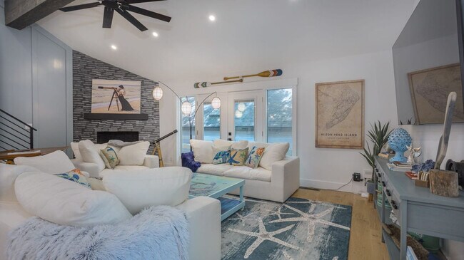 Foto del edificio - 13 Dewberry Ln