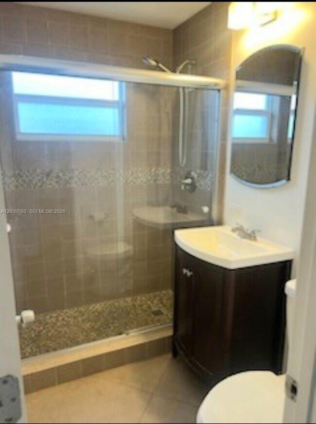 Foto del edificio - 323 Northlake Dr
