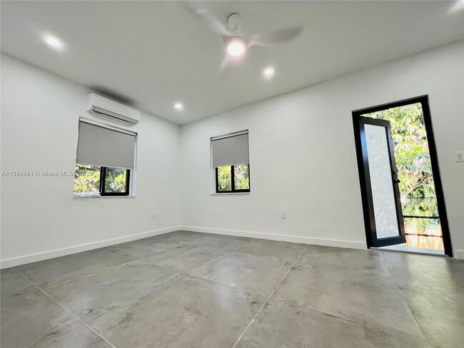 Building Photo - 5541 NW Miami Ct