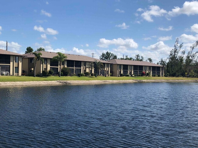 Building Photo - 4000 Oakview Dr