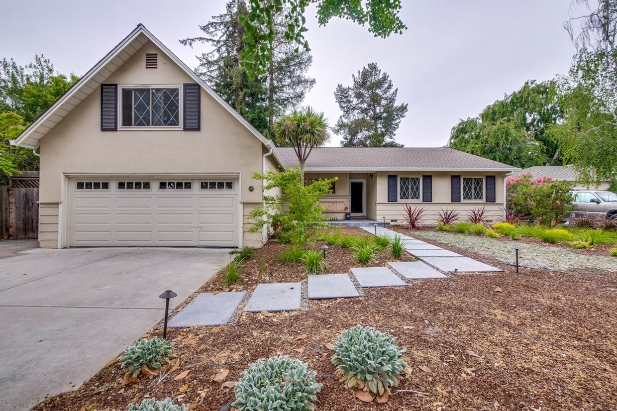 Primary Photo - Amazing Midtown Home on a Quiet Cul-de-sac.