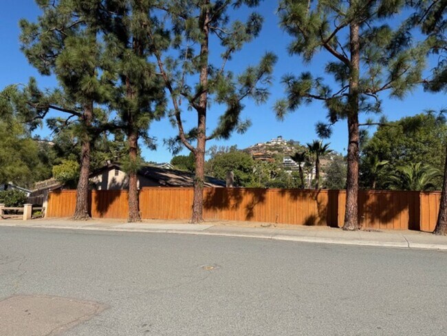 Building Photo - 3 bedroom/2 bath single family home for lease