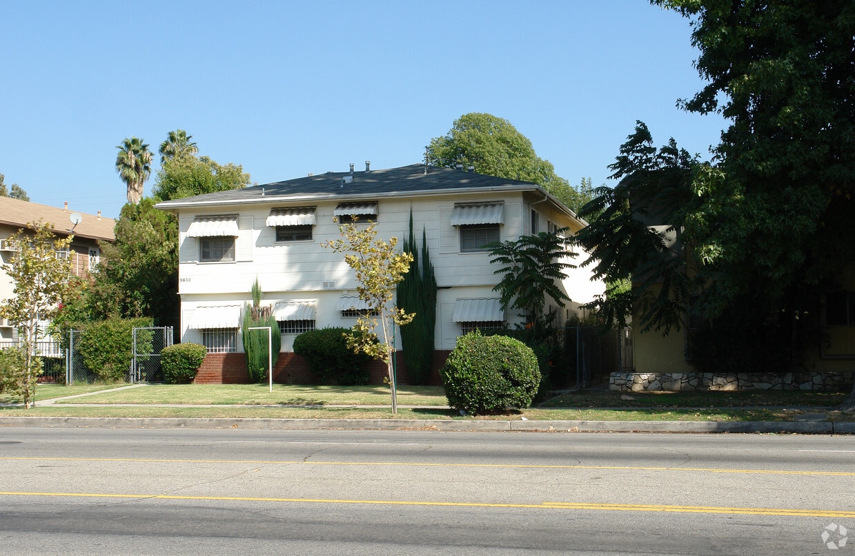 Building Photo - 5832 Woodman Ave