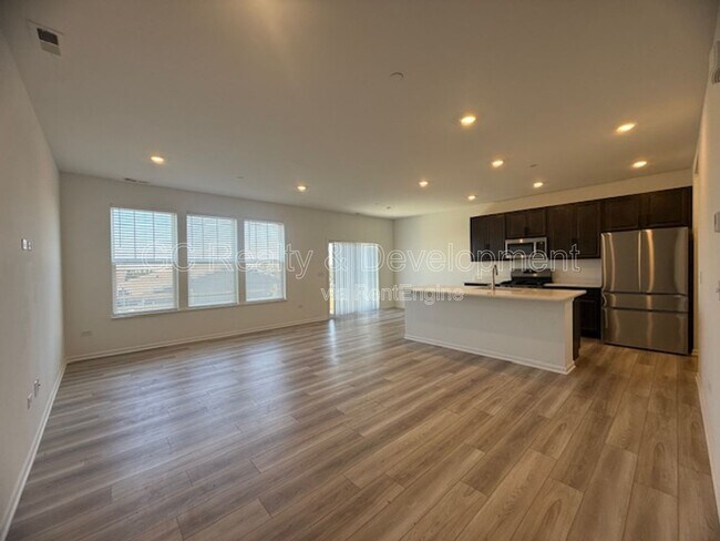 Building Photo - 1135 White Oak Cir