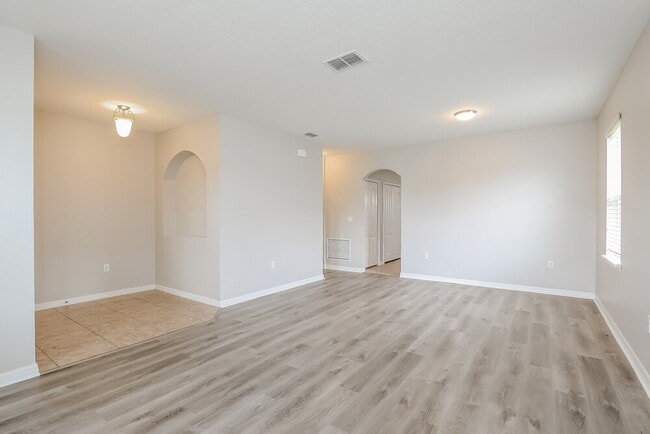 Building Photo - 4804 Ashurst St
