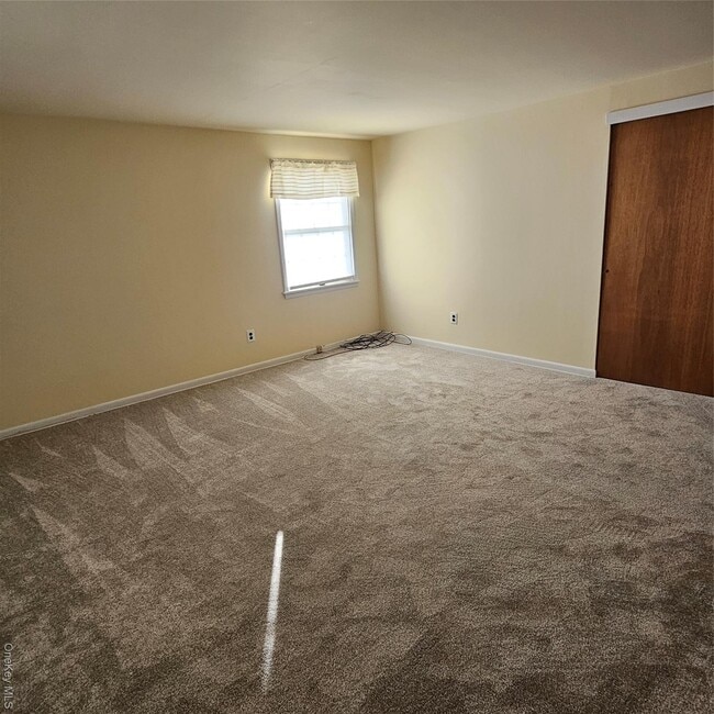 Building Photo - 210 S 9th St