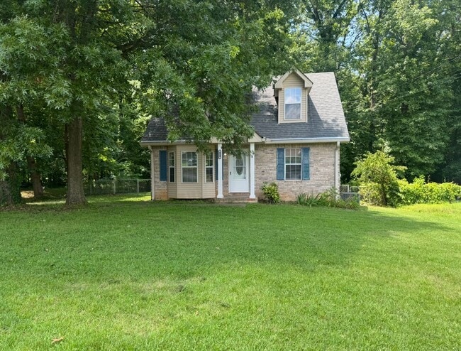 Building Photo - Cozy Single Family Home
