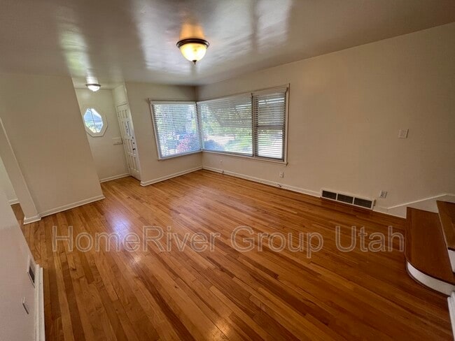 Building Photo - 1335 Thornton Ave
