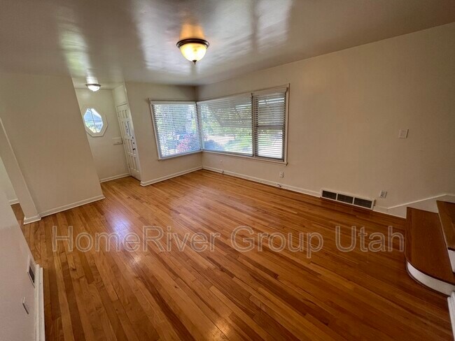 Foto del edificio - 1335 Thornton Ave
