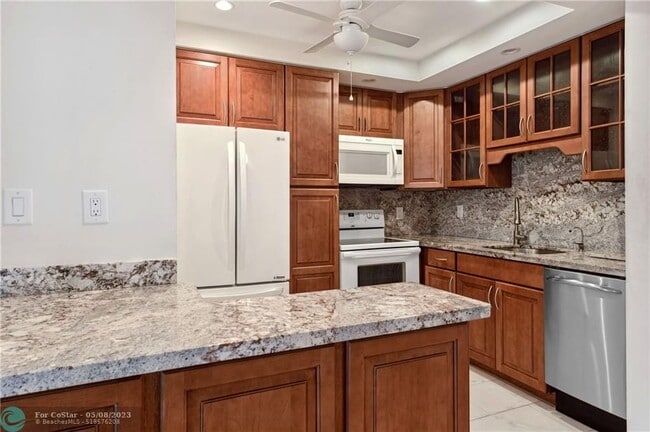 Building Photo - 130 Cypress Club Dr