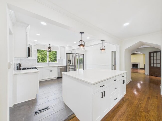 Building Photo - 75 Lord Kitchener Rd