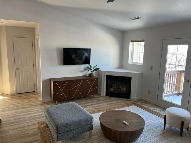 Foto del edificio - 3505 Fallon St