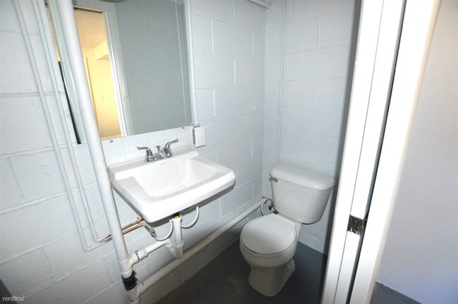 Foto del edificio - Studio, 1 bath  - 5002 E Washington St Apt 4