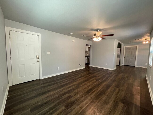 Foto del edificio - ASK ABOUT OUR OCTOBER MOVE-IN SPECIALS - A...