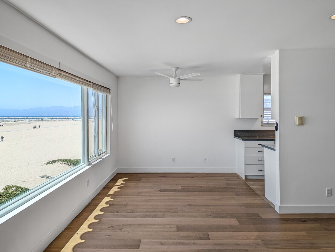 Foto principal - 6615 Pacific Ave