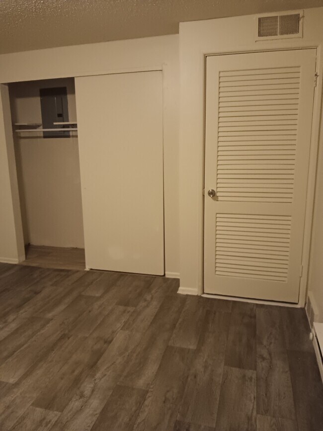 Foto del edificio - 5808 Stieren Dr
