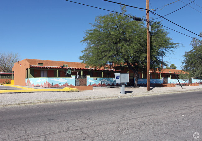 Primary Photo - Alturas Apartments