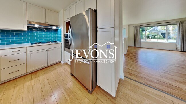 Foto del edificio - Charming home in a quiet, secluded neighborhood near Vasa Park Resort, with easy I-90 access and ...