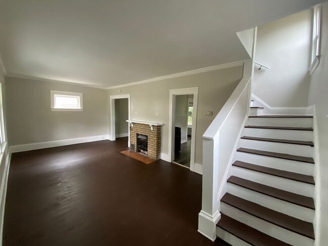 Building Photo - 12100 Parkhill Ave