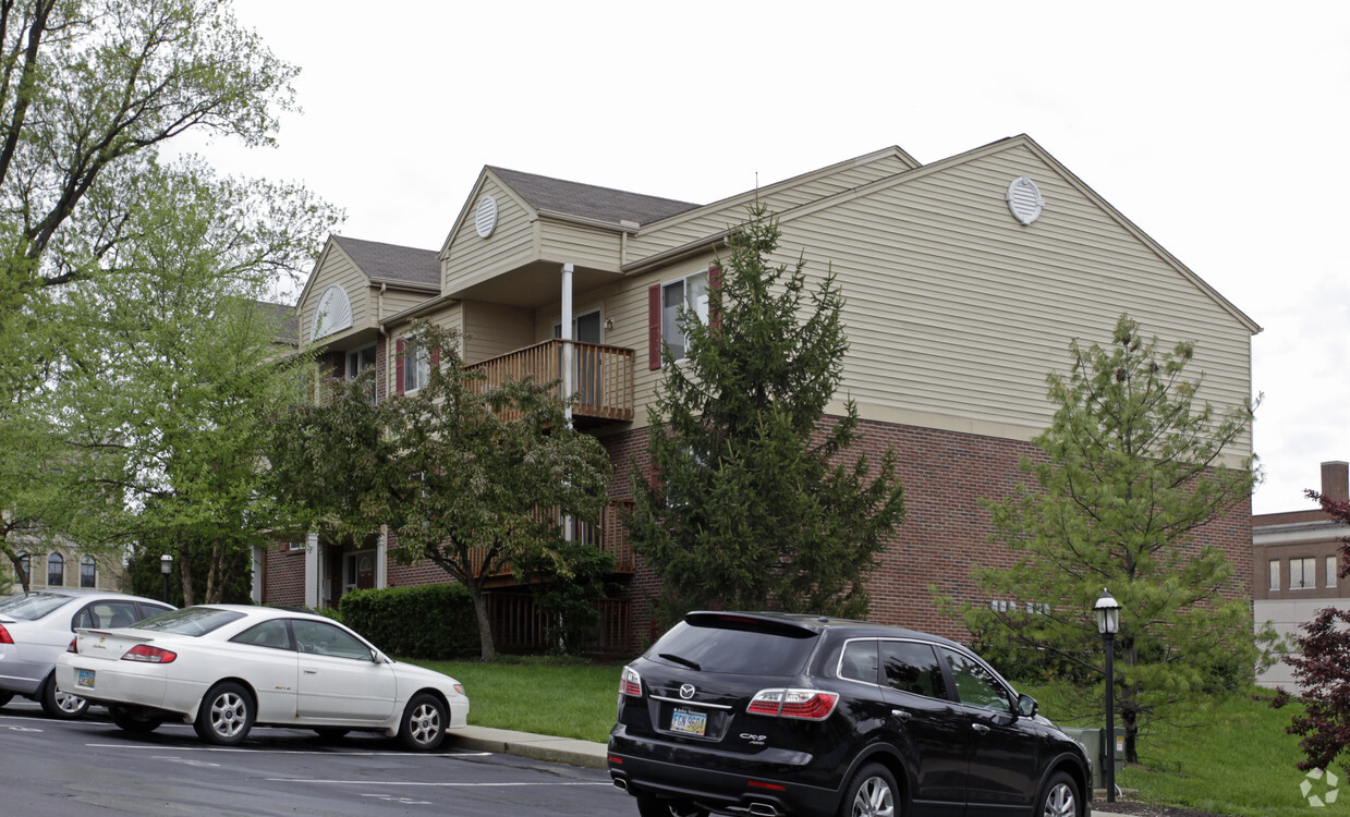 Primary Photo - Heritage Hill Apartments